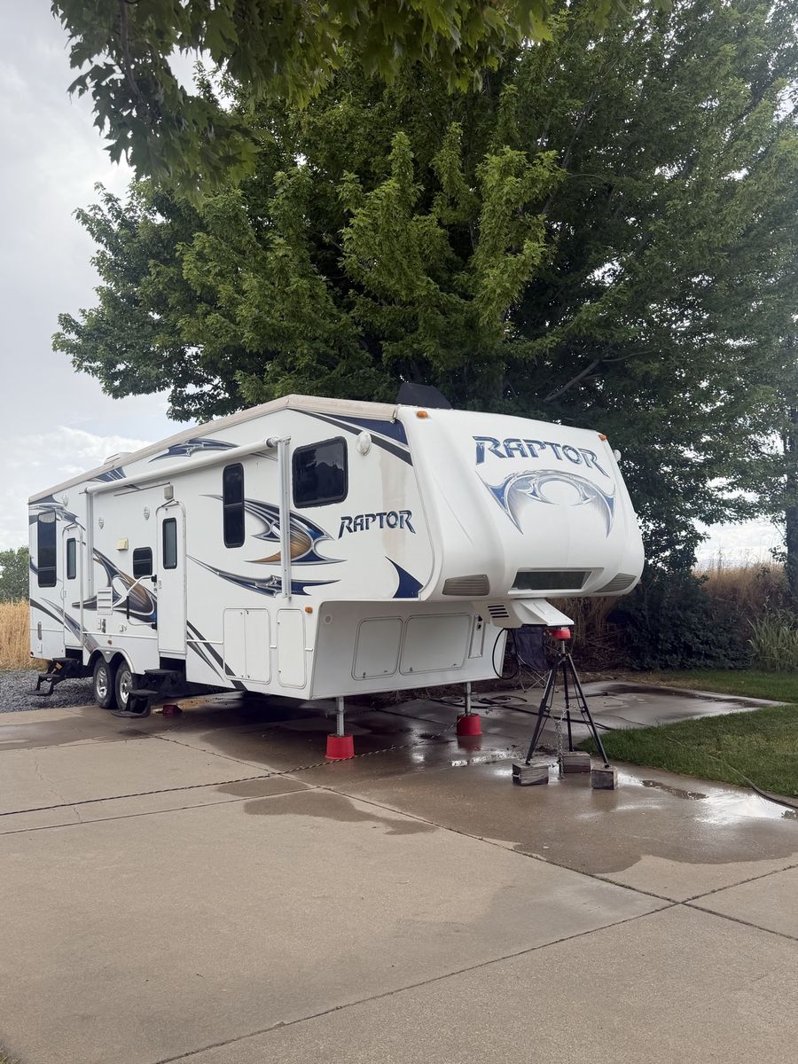 Keystone Raptor Fifth Wheel Toy Hauler 2010