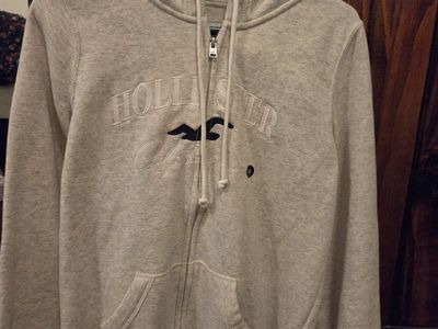 Hollister California Men's Gray Full-Zip Hoodie Sweatshirt with Embroidered Logo, Size M