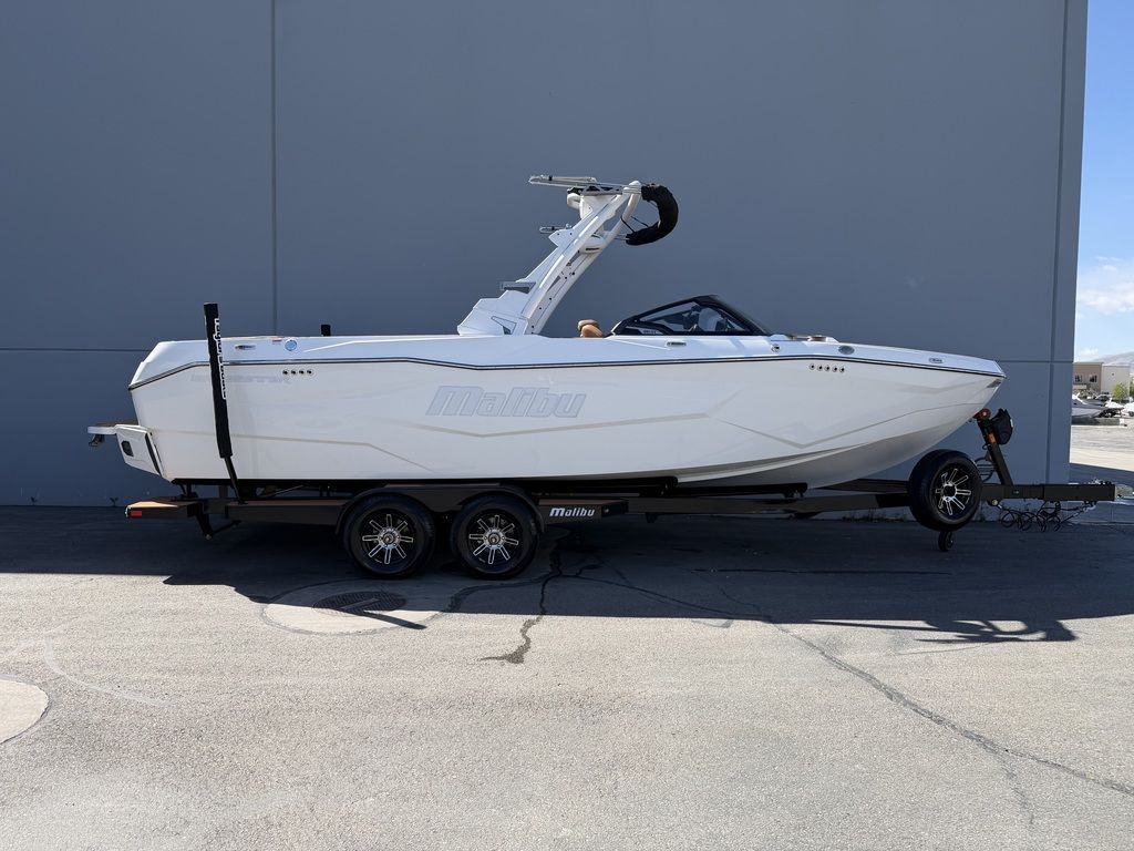 2025 Malibu Boats 25 LSV