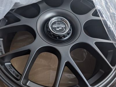 Fifteen52 Super Vertex - Frosted Graphite - 17x7.5
