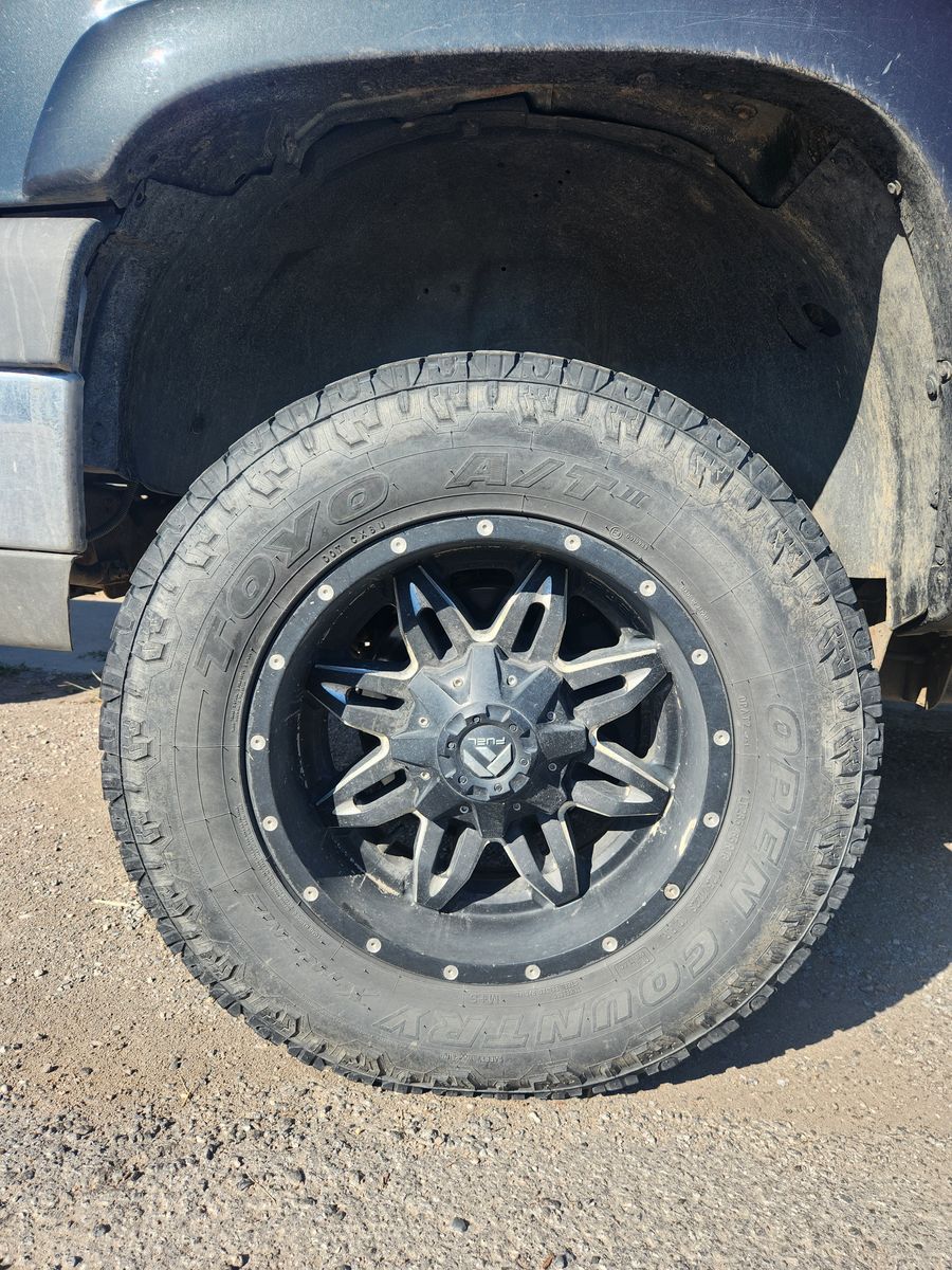 18x9 8x6.5 feul wheels and toyo tires