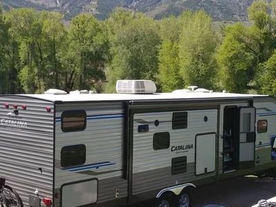 Coachmen Catalina Legacy Edition Travel Trailer - Excellent Condition, Ready for Adventure!