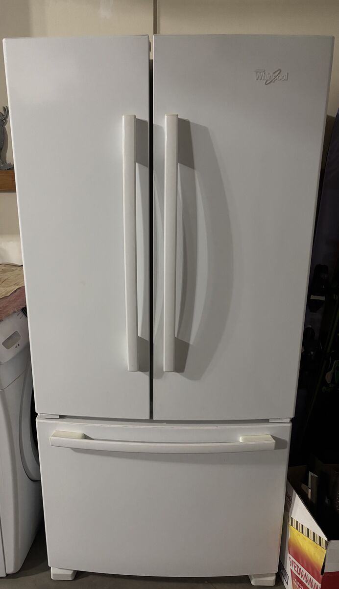Whirlpool Refrigerator w Bottom Freezer