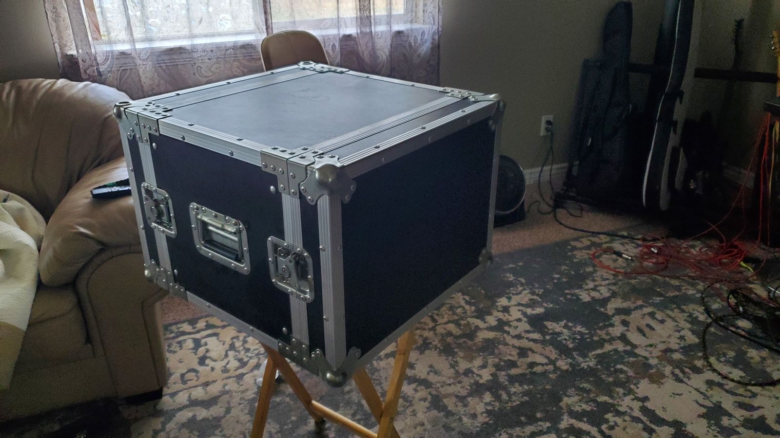 Carvin hard case 12 space flight case