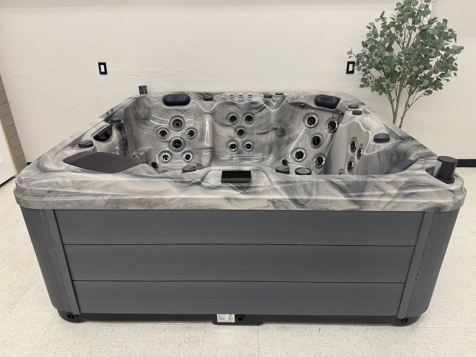 New fully loaded hot tub