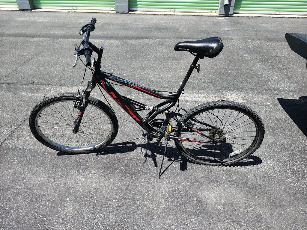 nice hyper shockeren 26" pedal bike in good condition