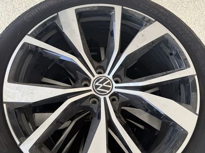 VW Atlas SEL Premium R-Line 21” OEM Wheels