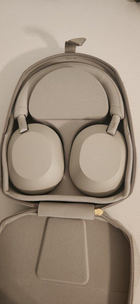 Sony WH-1000XM5 Wireless Noise Cancelling Headphones – Perfect Condition + Case Included