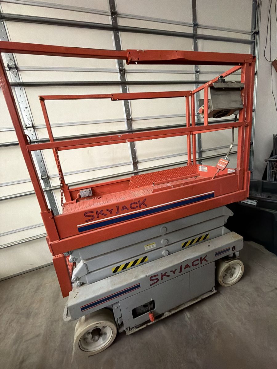 Skyjack Scissor lift