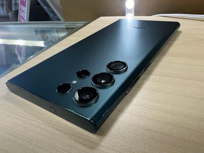 Samsung Galaxy S22 Ultra 5G - 128GB - Unlocked