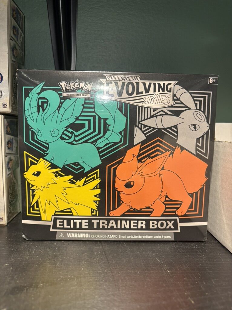 Pokemon Evolving Skies ETB