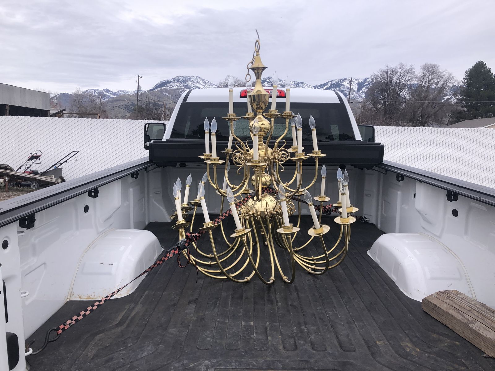 $4,000 dollar chandelier for $500