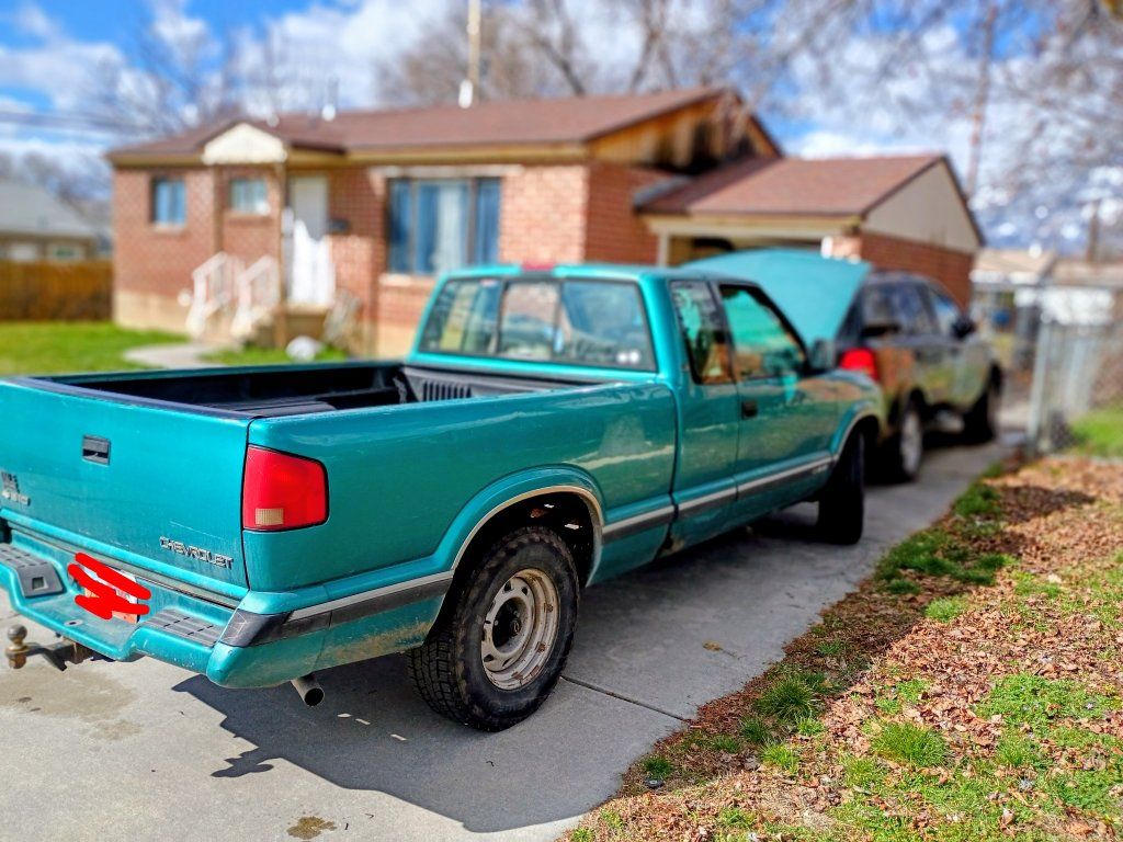 1994 CHEVROLET S10 LS
