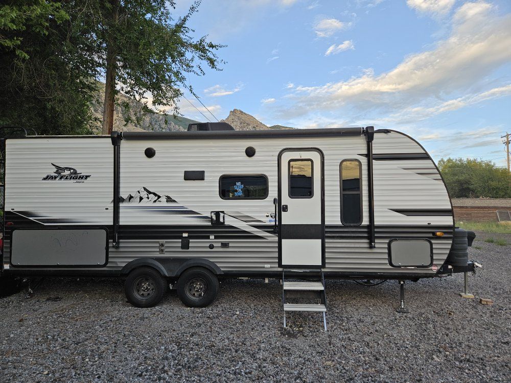 **2024 Jayco Jay Flight SLX 224BHW – $21,900 OBO**