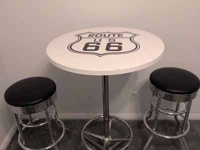 Route US 66 Bar Table & 2 Swivel Stools Set - Retro White & Black Bistro Pub Furniture
