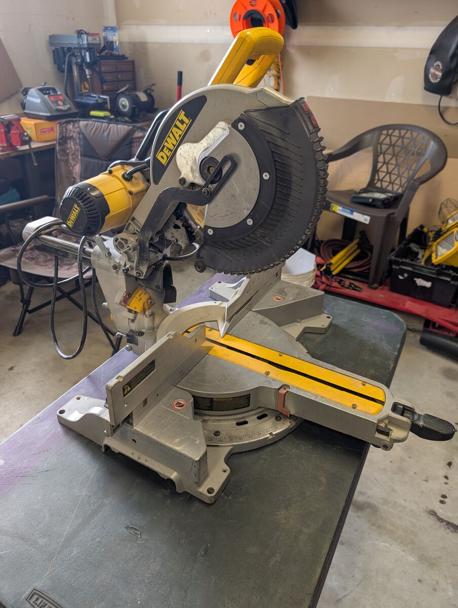 DeWalt 12 in miter saw