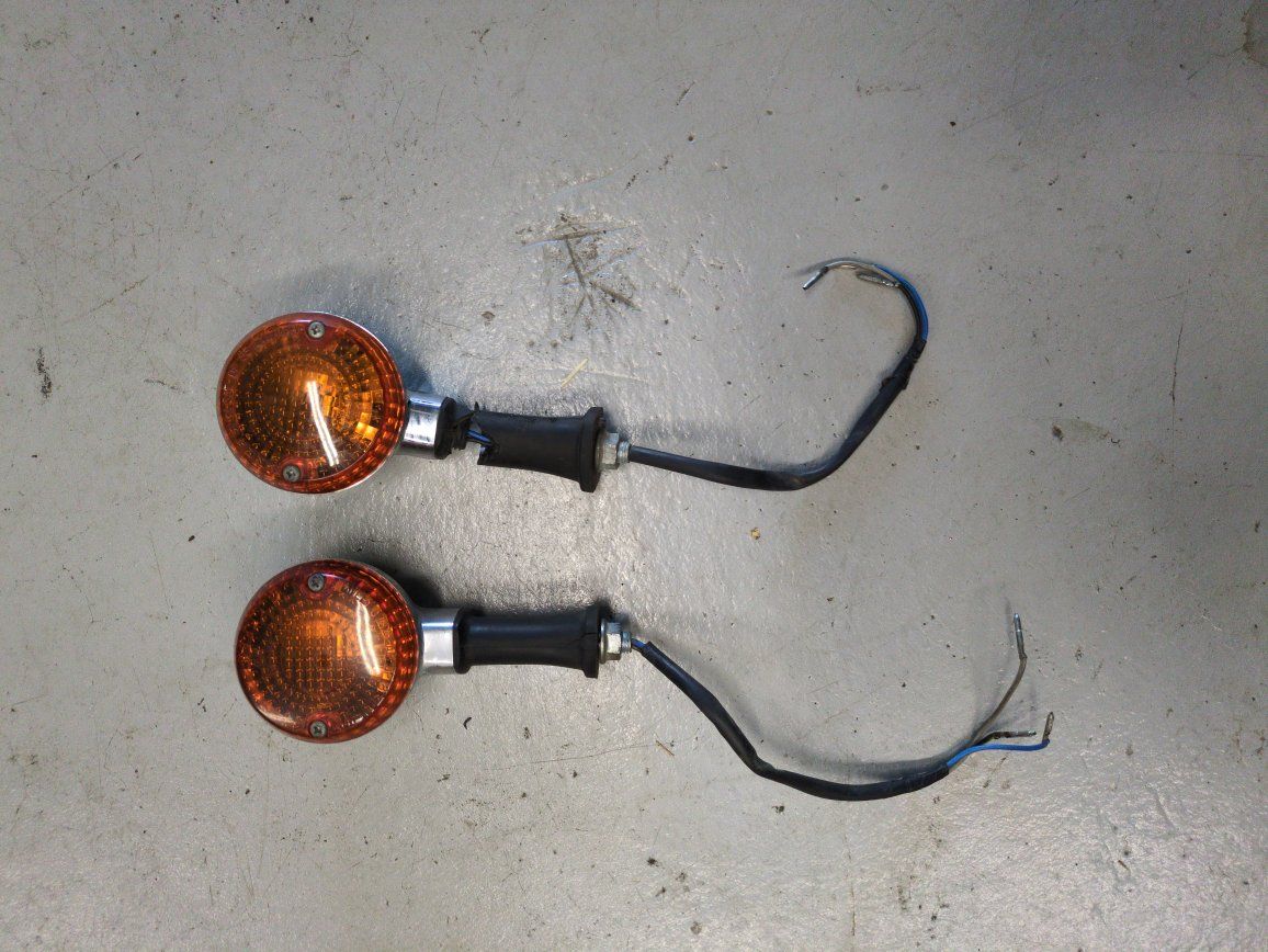 1990 Kawasaki Zephyr 550 Front Turn Signals / Indi