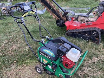 Like new Ryan Lawnaire IV aerator w/ Easy Steer