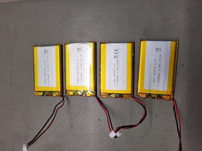 4ea 3.7V 1000mAh Lipo batteries