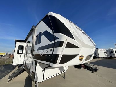 New 2026 Dutchmen RV Voltage V-Series 3600