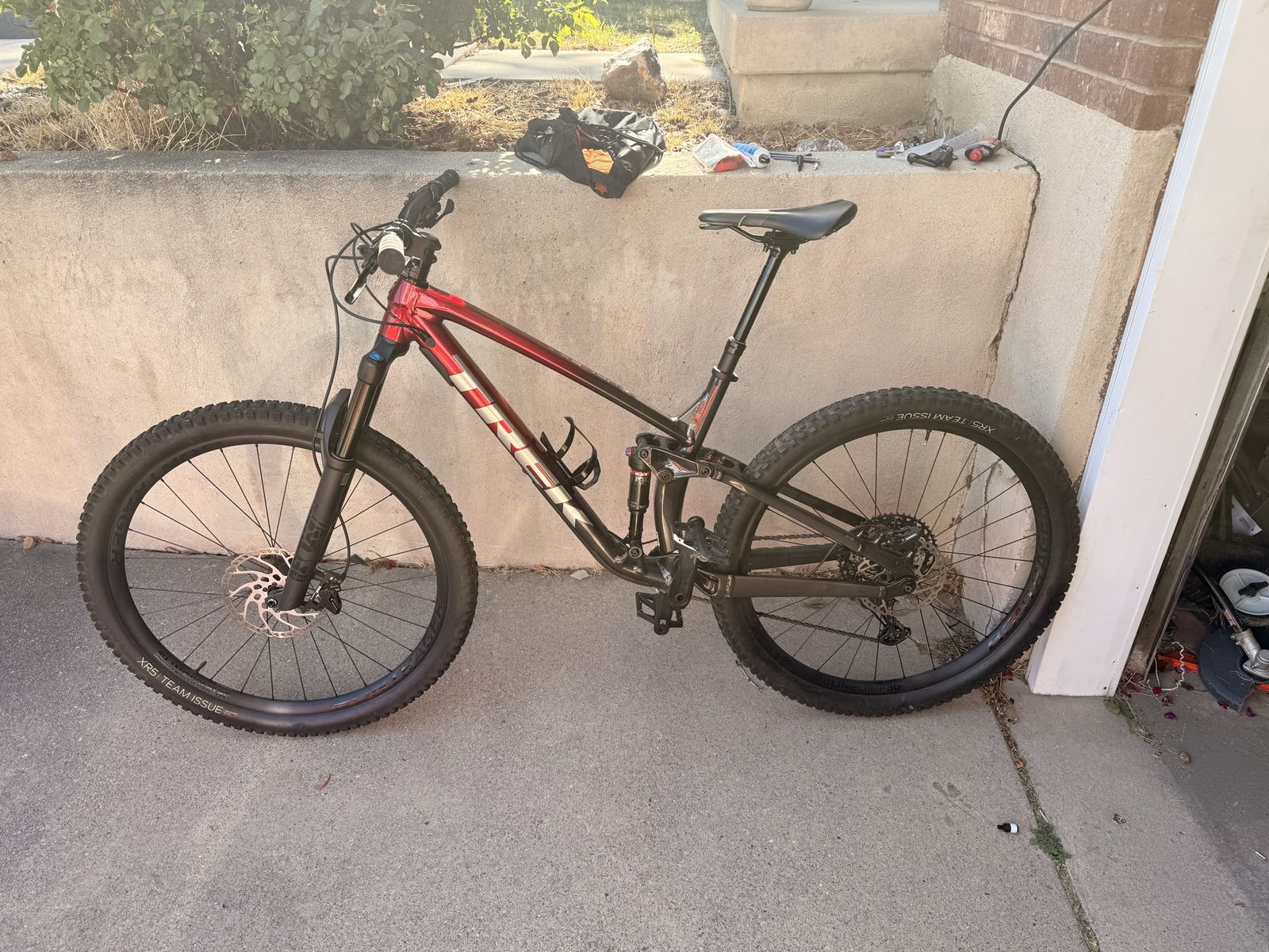 2022 Trek Fuel EX 8 Full Suspension Mountain Bike - Red/Black, Shimano Deore XT Components