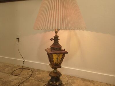 Stunning vintage 1950's French-style table lamp.