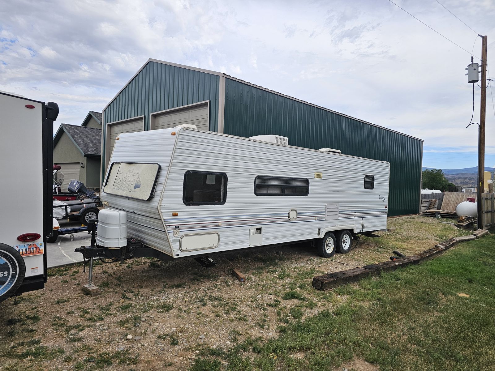 1998 Tahoe Travel Trailer.