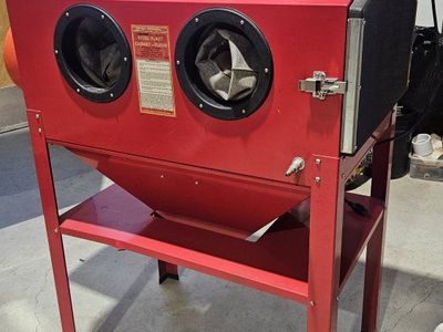 Abrasive Sandblasting Cabinet with Stand