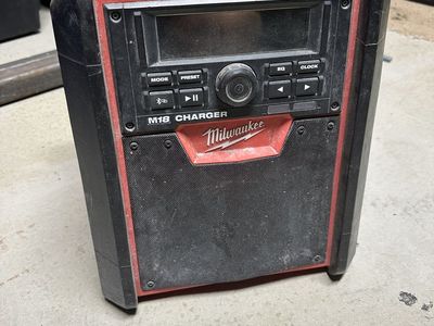 Milwaukee M18 Jobsite Workplace Radio and Charger