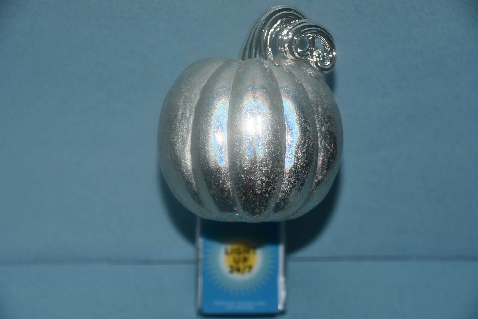NEW ~ SILVER PUMPKIN WALLFLOWER ~ FALL & HALLOWEEN ~ BATH & BODY WORKS ~ LIGHT UP 24/7 ~ VERY PRETTY!