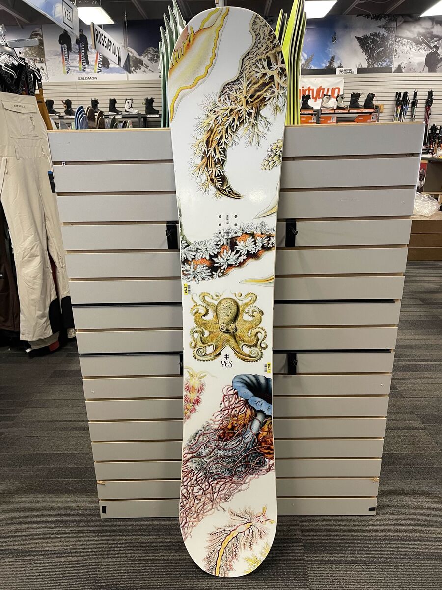 YES Hel Yes 149cm Snowboard - Used (2026)