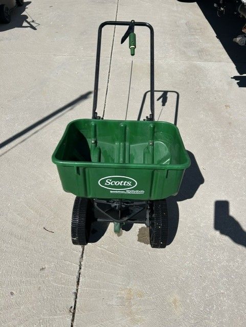 Fertilizer Spreader