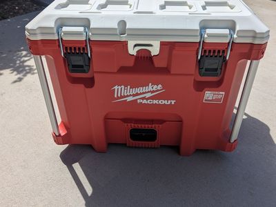 Milwaukee 22" 40qt packout cooler