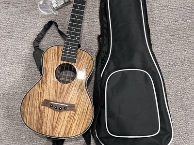 Carmel Handcrafted Ukulele with EQ & Tuner, Soft Case & Accessories - Excellent Condition