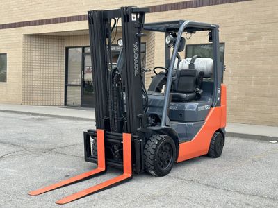 TOYOTA 5000LB LIFT FORKLIFT TRIPLE MAST WITH SIDE