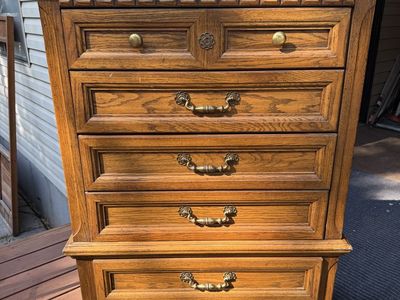 Vintage Solid Wood 5-Drawer Dresser with Brass Handles - Rustic Oak Finish