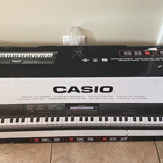 Brand new Casio CT-X700 Premium Portable Keyboard/piano Bundle. it comes with new stand and headphone.