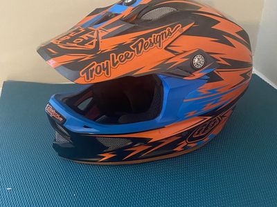 TROY LEE DESIGNS HELMET ADULT LARGE