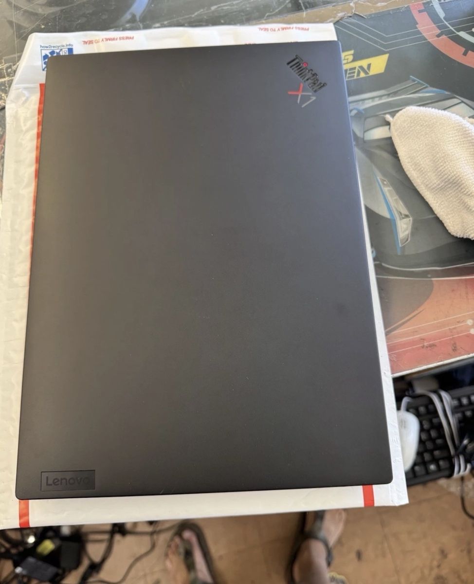 Lenovo ThinkPad X1 Carbon Gen 11  i7-13th gen 32gb  RAM 512gb SSD Win11 Pro