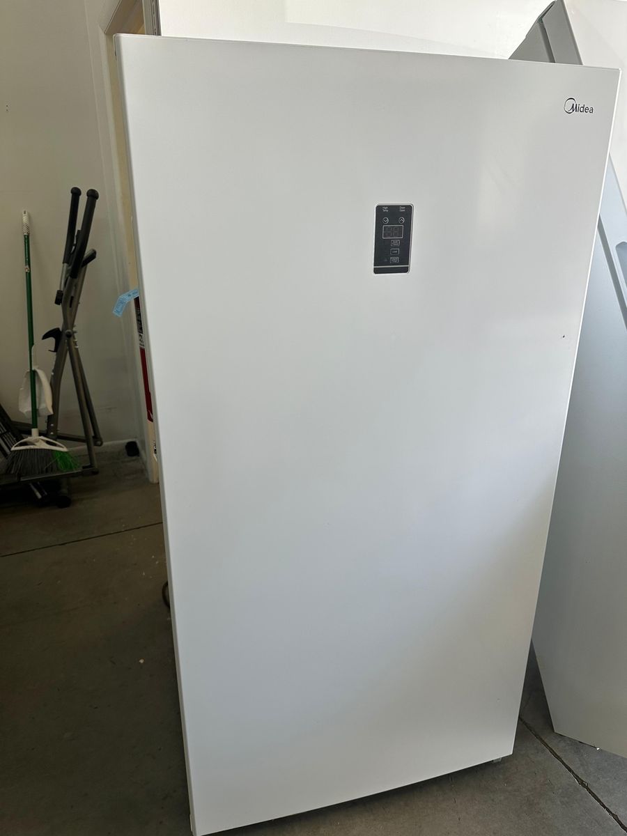 Midea 17 cu. ft. Convertible Garage Ready Frost-Free Upright Freezer
