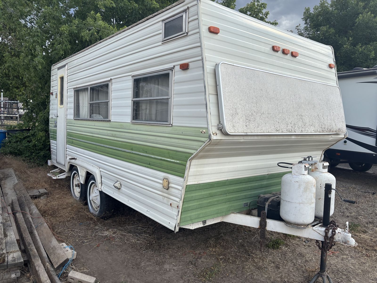 1977 Nomad Travel Trailer - Vintage Camper (Sleeps 6)
