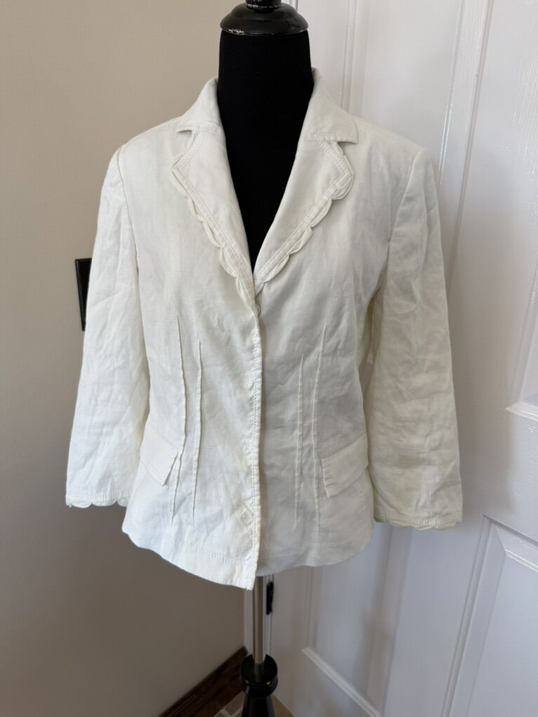 Blazer Tahari Brand Size 8 Scalloped Edges