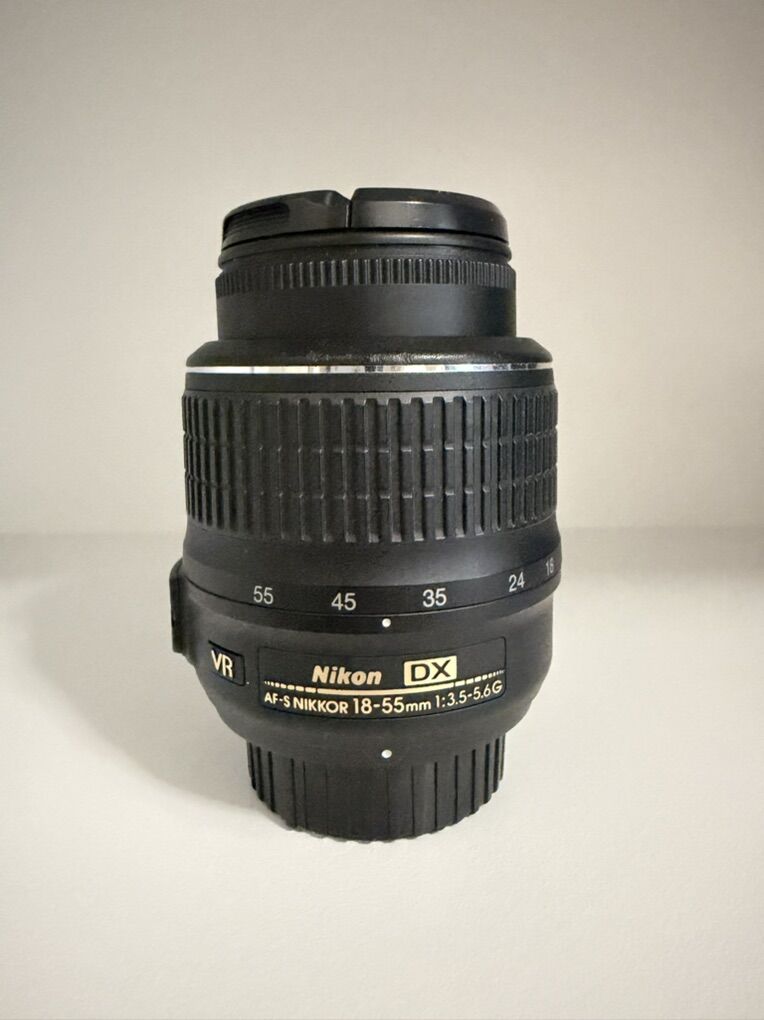 Nikon Nikkor 18-55mm lens