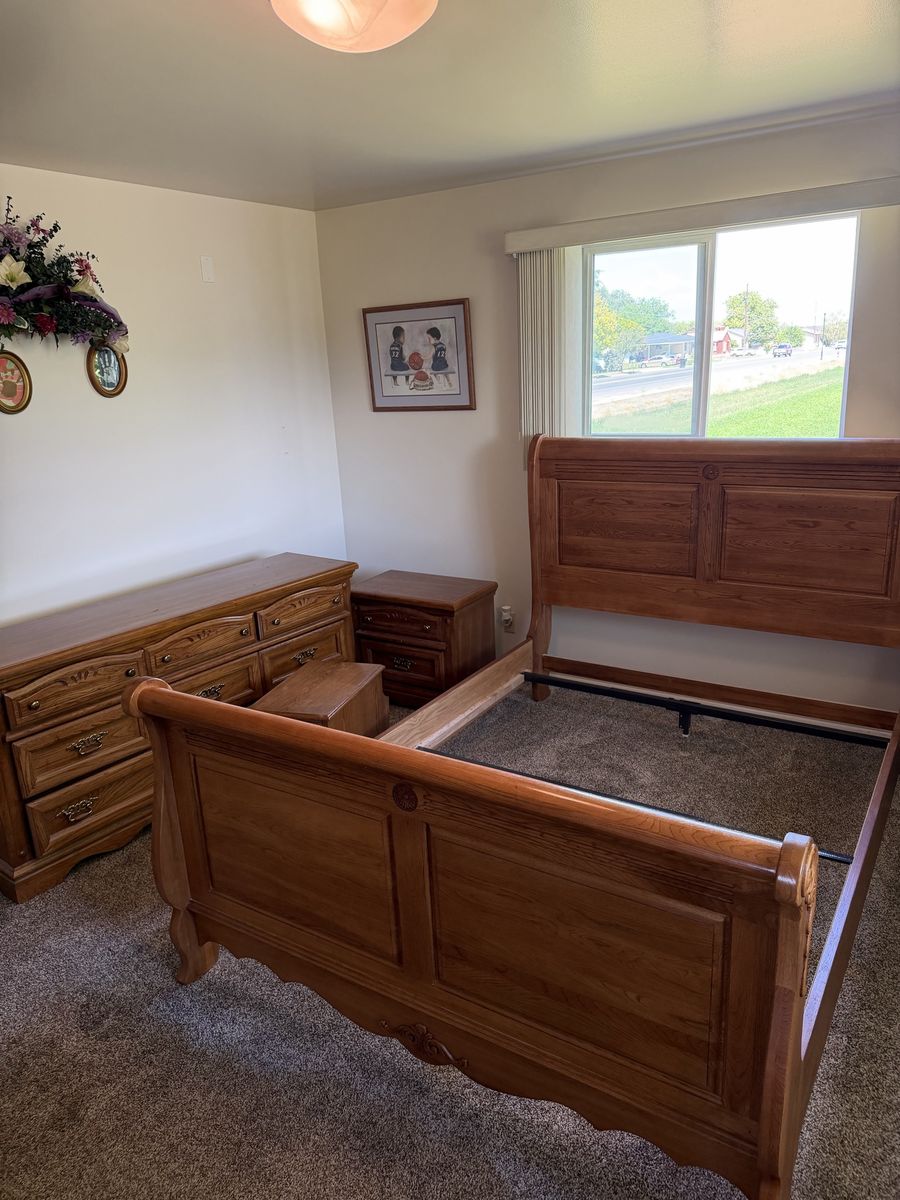 Queen size bedroom set