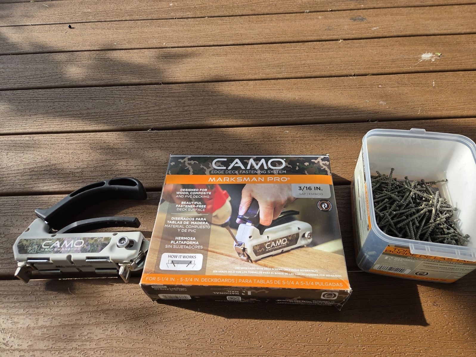 Camo edge deck fastening system and screws