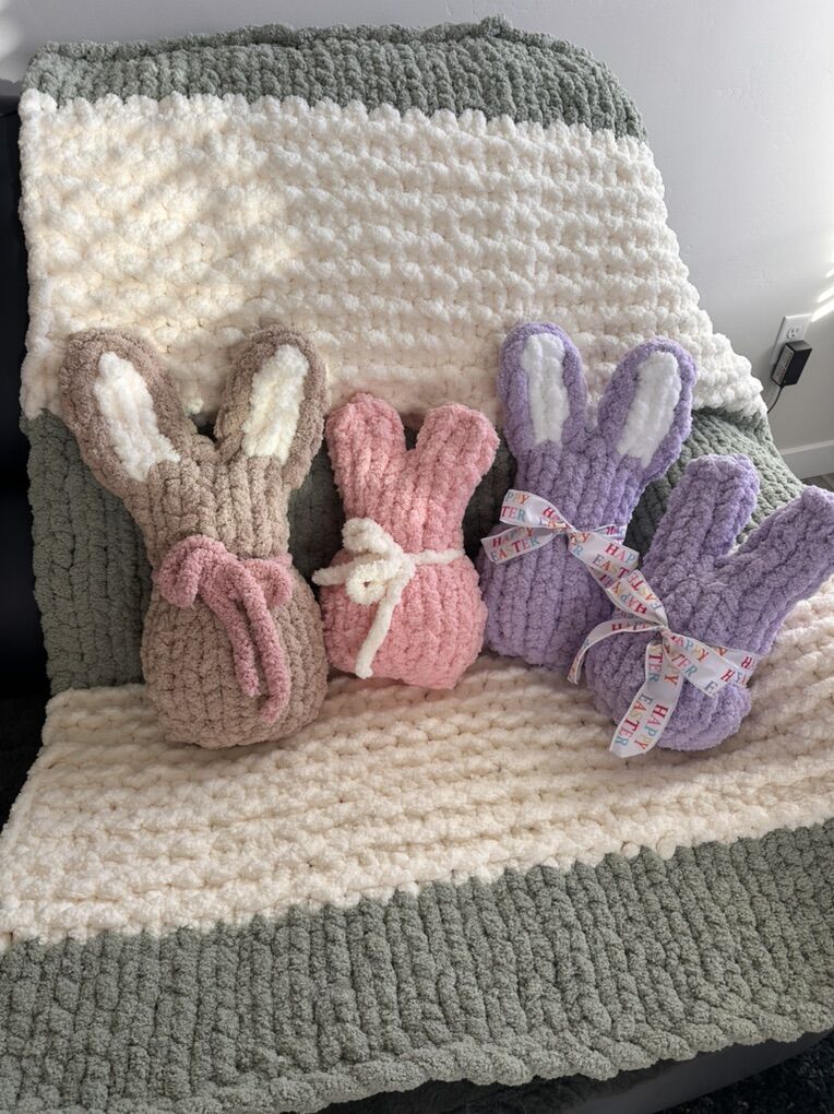 Chunkie Yarn, Easter Bunnies, Easter Baskets!