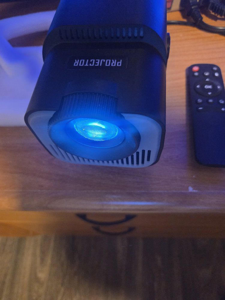 HY320 Mini LCD Projector - Like New In Box with Remote & Built-in Apps