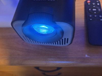 HY320 Mini LCD Projector - Like New In Box with Remote & Built-in Apps