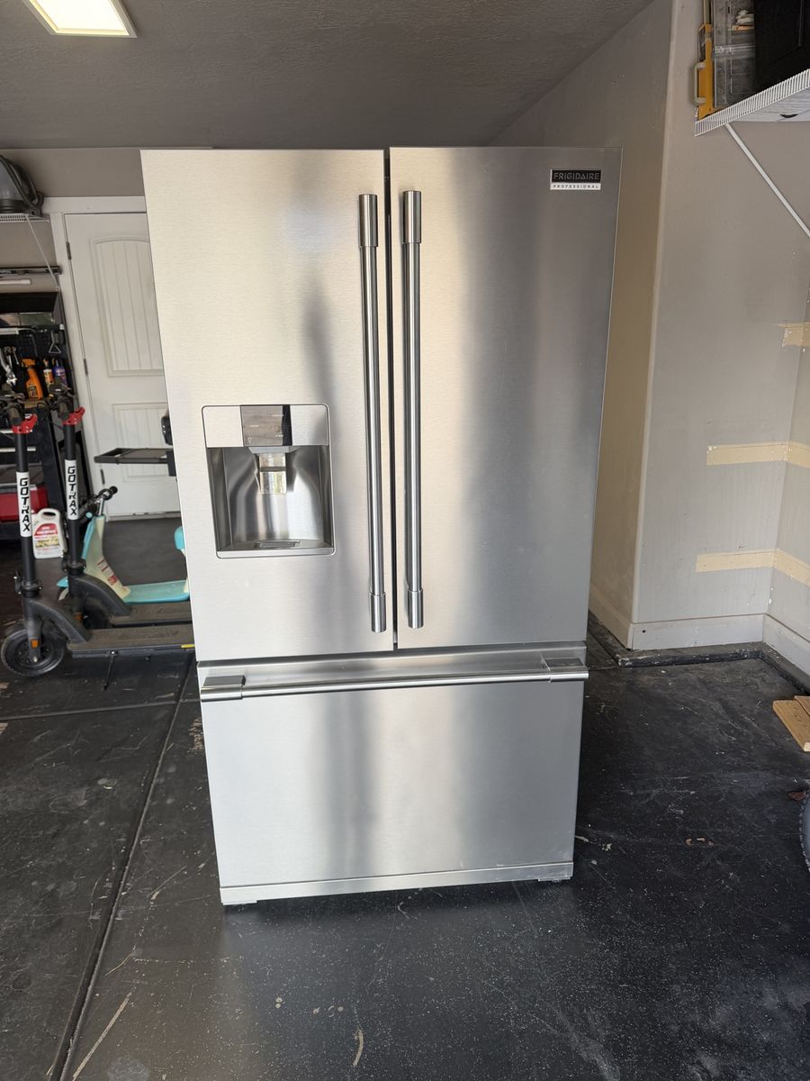 Frigidaire professional Fridge/ Freezer
