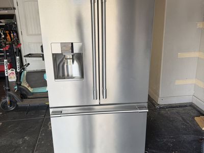 Frigidaire professional Fridge/ Freezer